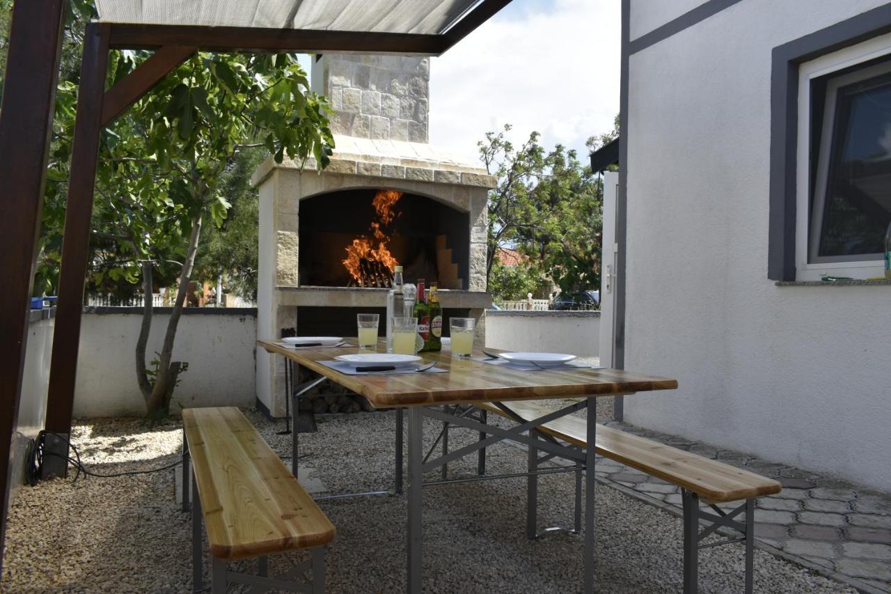 Apartmani Cvangic Vir Exterior photo