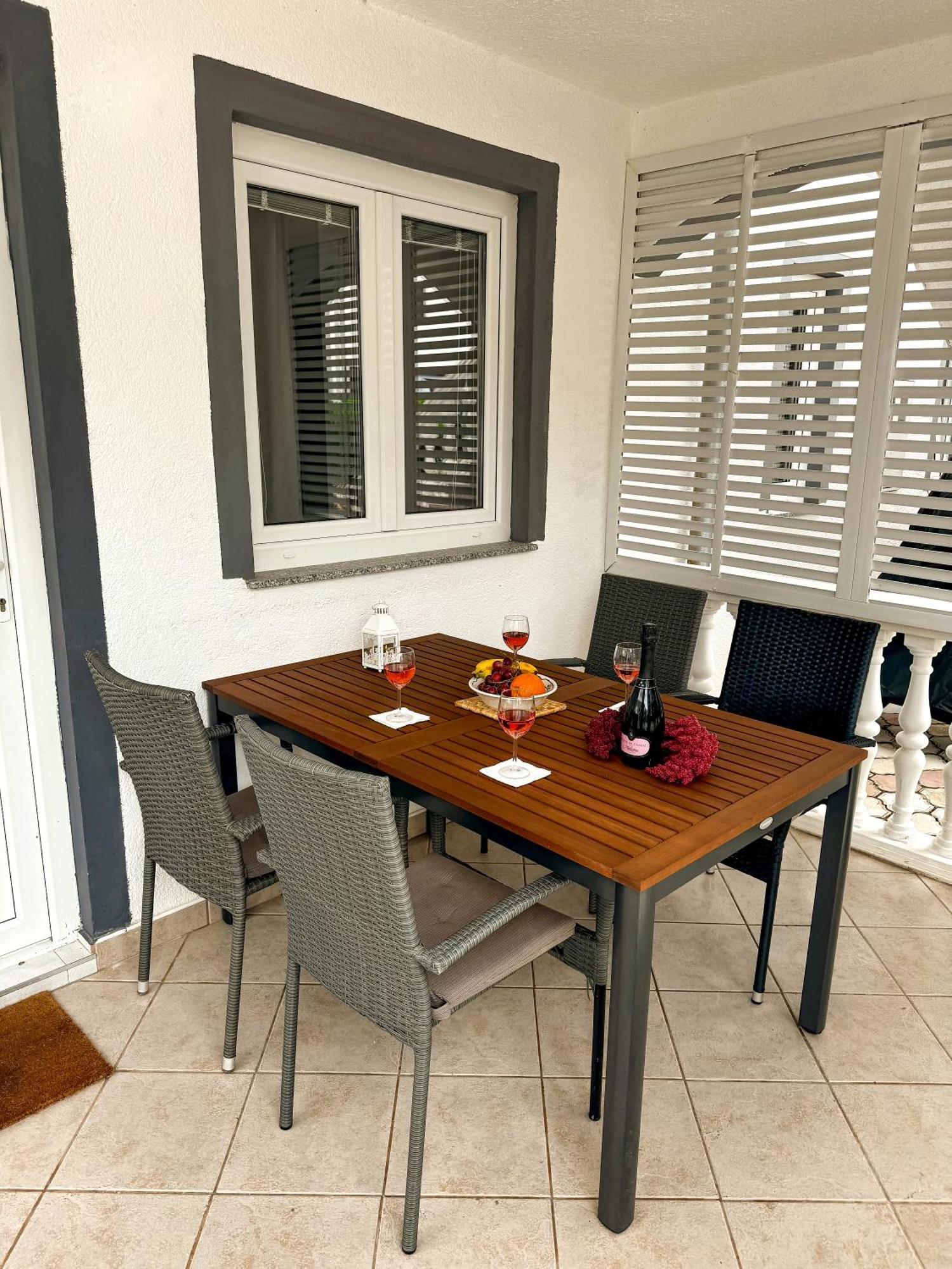 Apartmani Cvangic Vir Exterior photo