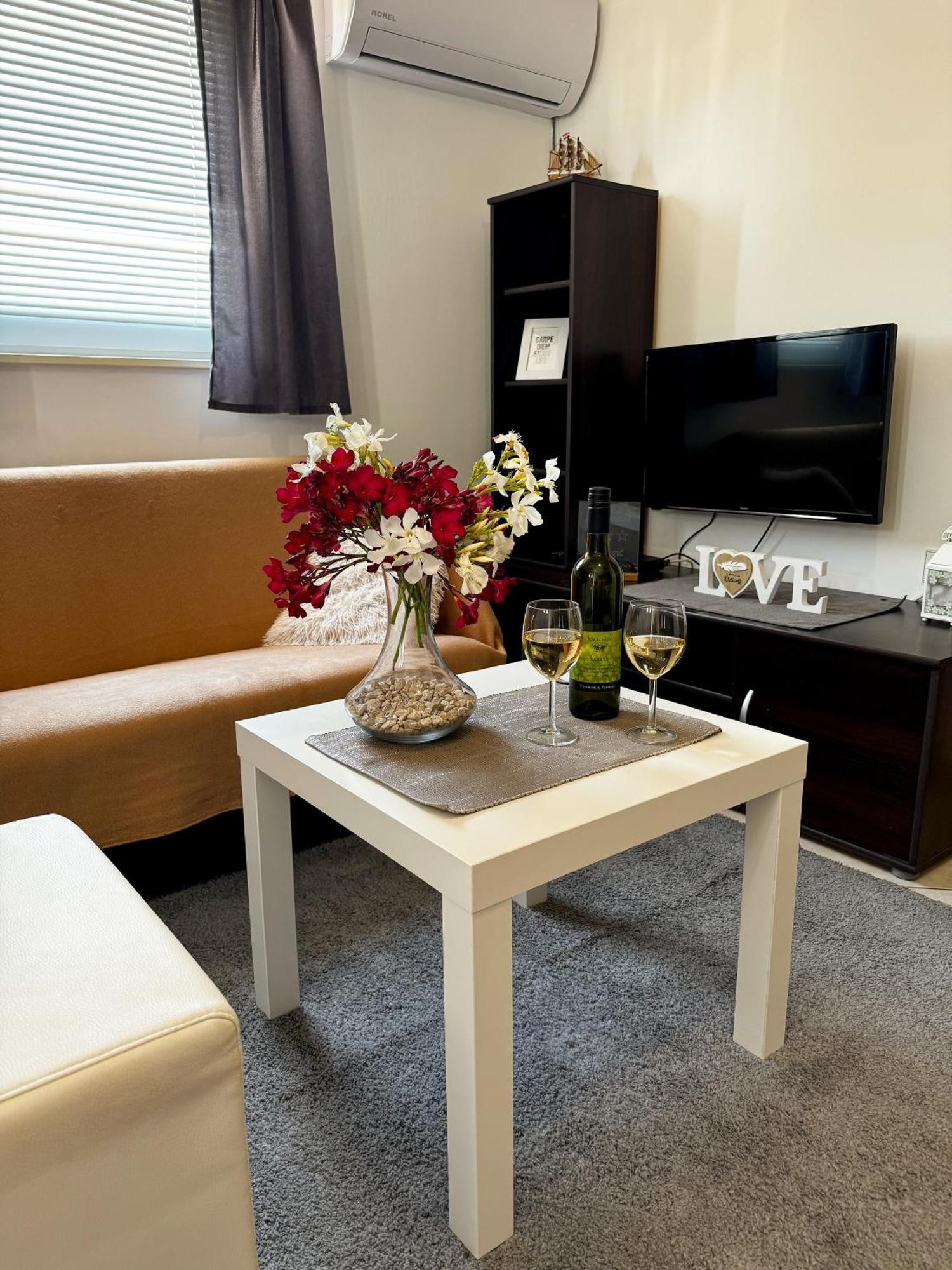 Apartmani Cvangic Vir Exterior photo