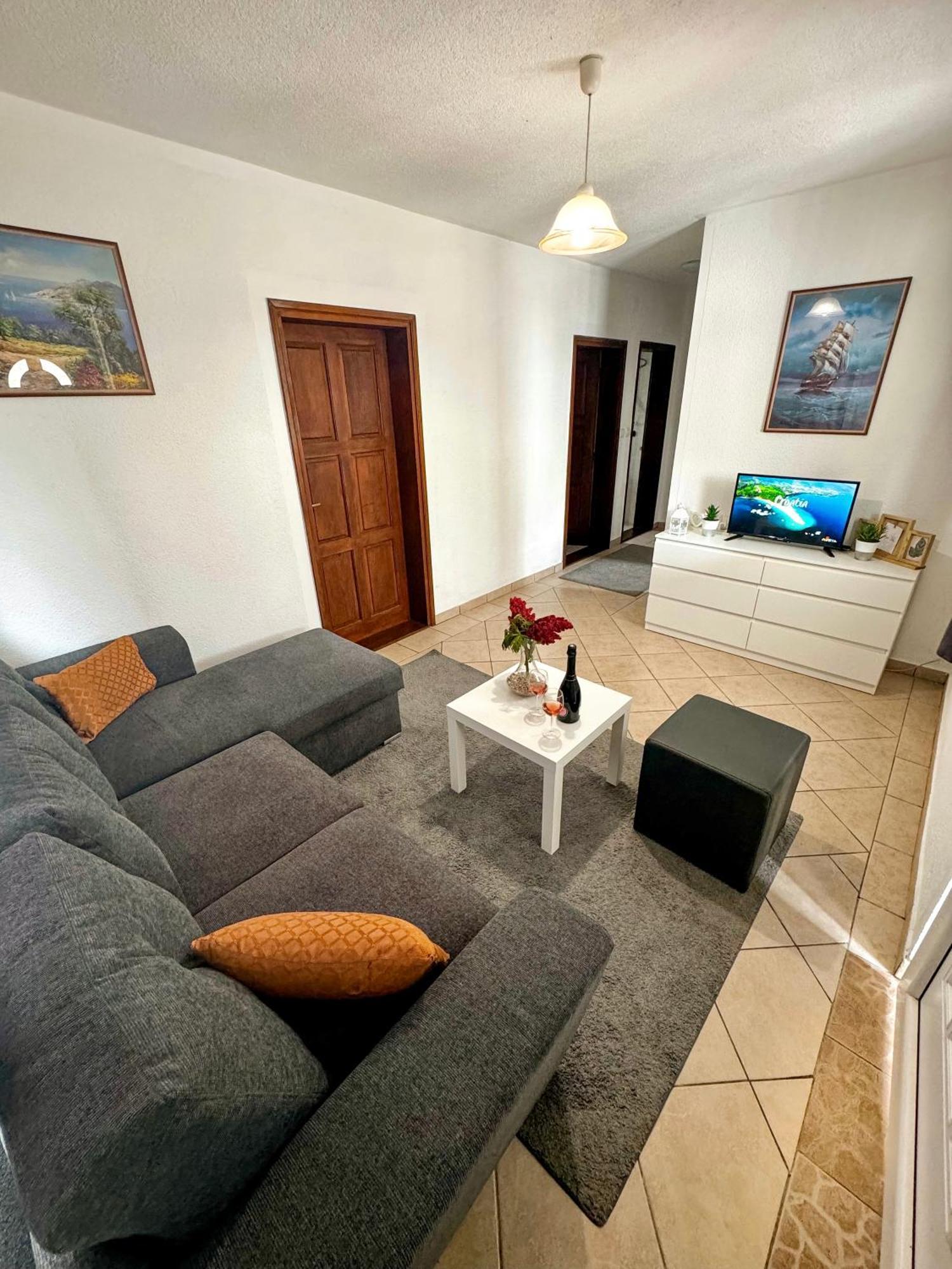 Apartmani Cvangic Vir Exterior photo